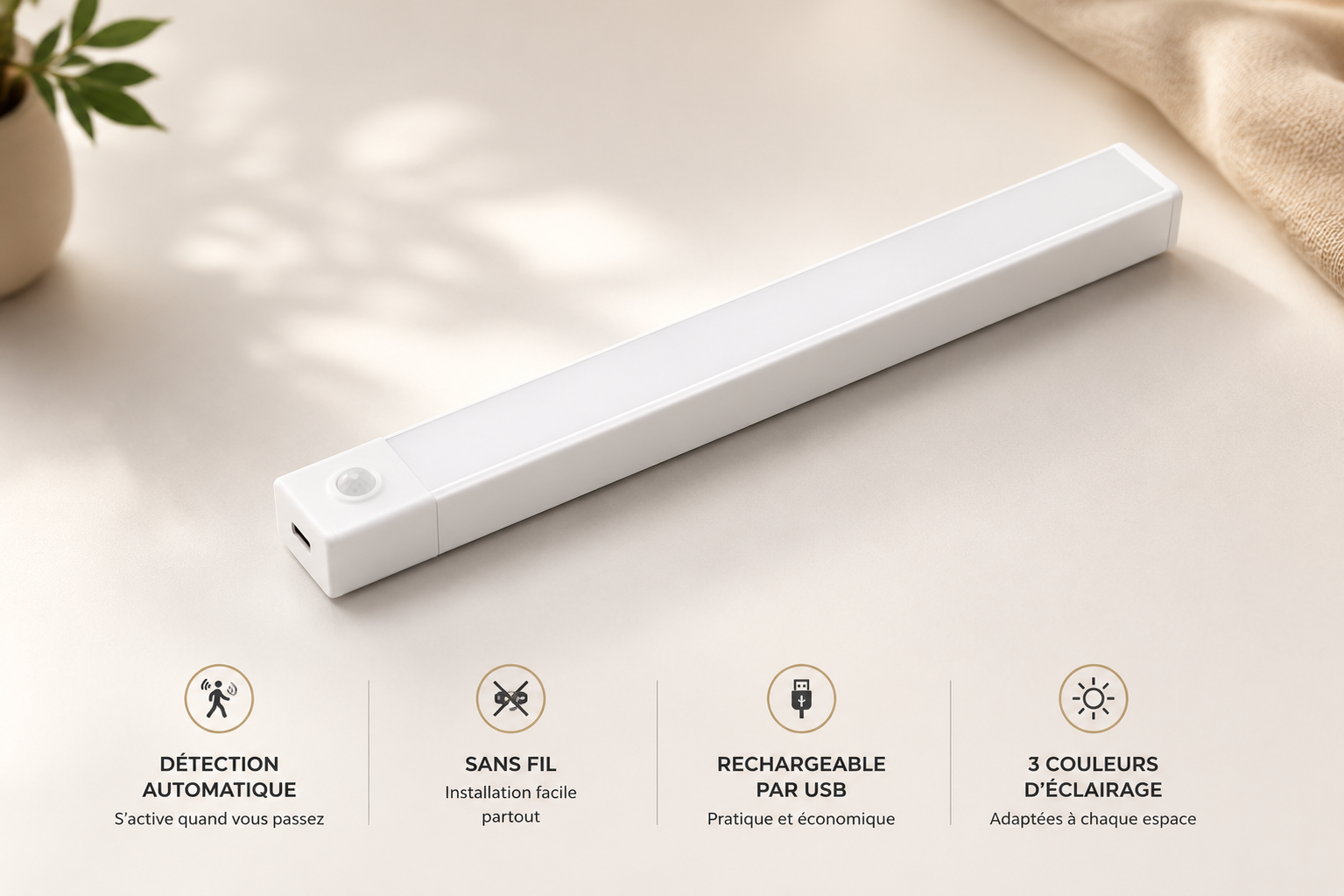 Barre LED LUMEQIA Motion sur fond beige, avec capteur de mouvement et port USB-C visibles